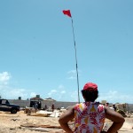 Famílias saem pacificamente do antigo clube dos sevidores - Foto: Márcio Dantas/ASN