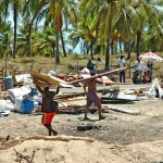 Famílias saem pacificamente do antigo clube dos sevidores - Foto: Márcio Dantas/ASN