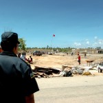 Famílias saem pacificamente do antigo clube dos sevidores - Foto: Márcio Dantas/ASN
