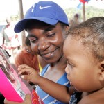 Crianças de comunidades carentes recebem presentes de Natal - Foto: Jorge Henrique/ASN