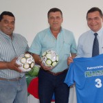 Banese doa computadores e material esportivo à Fundação Renascer - Foto: Janaína Santos/ASN