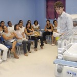 Maternidade capacita profissionais para uso de equipamentos da UTI Neonatal - Foto: Márcio Garcez/Saúde