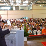 Déda participa de homenagem aos alunos aprovados no vestibular - Marcelo Déda e o estudante Luís Américo de Oliveira / Foto: André Moreira/ASN