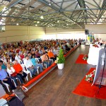 Déda participa de homenagem aos alunos aprovados no vestibular - Marcelo Déda e o estudante Luís Américo de Oliveira / Foto: André Moreira/ASN