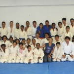 Alunos de judô do ECCOS recebem kimonos - Foto: Edinah Mary/Seides