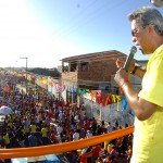 Marcelo Déda participa do desfile do bloco Rasgadinho em Aracaju - Foto: Márcio Dantas/ASN