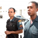 Equipamentos protegem policiais durante troca de tiros em São Cristóvão - Cabo Jailton (de colete) e o soldado Ramon / Foto: Reinaldo Gasparoni/SSP