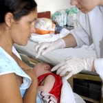 Amamentação é indicada mesmo em caso de dengue - Foto: Isa Vanny