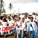Caminhada no Santa Maria marca o combate à dengue - Foto: Juarez Silveira/SEED