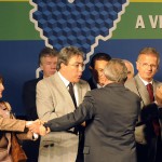 Governo e Caixa assinam protocolo para a gestão do lixo no agreste - Déda e a presidente da Caixa assinam o protocolo