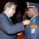 Governador recebe a mais alta comenda da Polícia Militar  - Foto: Márcio Dantas/ASN
