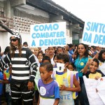 Colégio Estadual realiza caminhada contra a dengue - Foto: Juarez Silveira/SEED