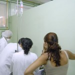 Hidratação em suspeita de dengue deve começar antes do atendimento médico - Foto: Márcio Garcez/Saúde