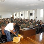 Dengue: técnicos da Saúde auxiliam no treinamento de militares do Exército - Foto: Márcio Garcez/Saúde