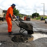 DER realiza operação tapa buraco em trechos rodoviários - Foto: Ascom/DER