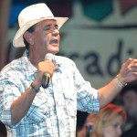 Rogério abre a noite de shows no Palco Clemilda - Foto: Wellington Barreto