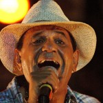 Rogério abre a noite de shows no Palco Clemilda - Foto: Wellington Barreto