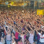 Naurêa faz o público pular e dançar no Arraiá do Povo - Foto: César de Oliveira/ASN