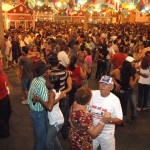 Público lota a primeira noite de shows do Arraiá do Povo - Foto: Márcio Dantas/ASN