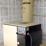 Novo sistema garante qualidade do ar no tratamento de pacientes da maternidade - Novo compressor de ar comprimido já está em funcionamento / Foto: Márcio Garcez/Saúde