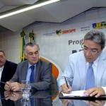 Déda e ministro assinam convênio para construção de pontos de cultura - Foto: Márcio Dantas/ASN