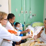Pacientes e acompanhantes do HUSE são homenageadas pelo Dia da Vovó - Foto: Márcio Garcez/Saúde