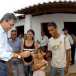 Déda entrega casas e assina ordem de serviço para barragem em Poço Verde - Foto: Marcio Dantas/ASN