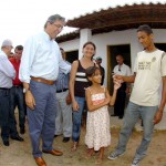 Déda entrega casas e assina ordem de serviço para barragem em Poço Verde - Foto: Marcio Dantas/ASN