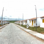 Déda entrega casas e assina ordem de serviço para barragem em Poço Verde - Foto: Marcio Dantas/ASN