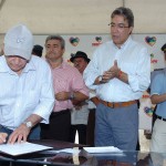 Déda entrega casas e assina ordem de serviço para barragem em Poço Verde - Foto: Marcio Dantas/ASN