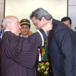 Déda recebe o Colar do Mérito Judiciário na despedida de Artêmio Barreto - Foto: César de Oliveira/ASN