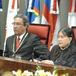 Déda recebe o Colar do Mérito Judiciário na despedida de Artêmio Barreto - Foto: César de Oliveira/ASN