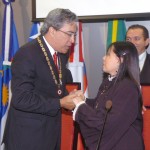 Déda recebe o Colar do Mérito Judiciário na despedida de Artêmio Barreto - Foto: César de Oliveira/ASN