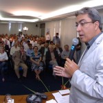 Déda defende investimentos em Ciência e Tecnologia no aniversário do ITPS - Diretor do ITPS mostra o funcionamento do cromatógrafo de íons ao governador / Foto: Márcio Dantas/ASN