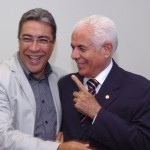 Déda defende investimentos em Ciência e Tecnologia no aniversário do ITPS - Diretor do ITPS mostra o funcionamento do cromatógrafo de íons ao governador / Foto: Márcio Dantas/ASN