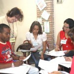 Coordenadores do 'Se Liga' e 'Acelera' se reúnem com técnicos do Instituto Ayrton Senna - Foto: Juarez Silveira/SEED