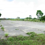 Sergipe Cidades’  garante quadra de esporte para escola em Areia Branca - Antiga quadra coberta pelo mato / Foto: Ascom/Seplan