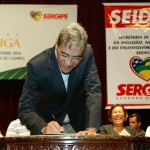 Déda anuncia pacote social no valor de 45 milhões - Governador assina convênios com BNDES