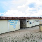 Sergipe Cidades’  garante quadra de esporte para escola em Areia Branca - Antiga quadra coberta pelo mato / Foto: Ascom/Seplan