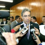 Governador Marcelo Déda empossa dois novos secretários - Assinatura do termo de posse dos novos secretários / Foto: Marcos Rodrigues/ASN