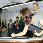 Governador Marcelo Déda empossa três novos secretários  - Governador Marcélo Déda assina termos de posse / Foto:  Márcio Dantas/ASN