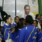 Marcelo Déda prestigia exposição em homenagem a Celso de Carvalho -