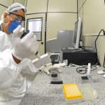 Lacen de SE é pioneiro no Nordeste na implantação de técnica em tempo real - Biomédica Rosa Gardênia Maia