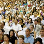 Déda empossa novos servidores da Fundação Hospitalar de Saúde  - Governador Marcelo Déda assina termo de posse dos novos servidores / Foto: Márcio Dantas/ASN