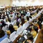 Déda empossa novos servidores da Fundação Hospitalar de Saúde  - Governador Marcelo Déda assina termo de posse dos novos servidores / Foto: Márcio Dantas/ASN