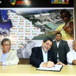 Parceria entre Governo e Petrobras garante obras em rodovias de SE - Governador Marcelo Déda e o presidente da Petrobras