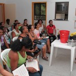Moradores dos arredores da Apa Morro do Urubu assistem palestra na Semana da Água - A técnica ambiental Angela Maria Lima / Fotos: Arthur Soares/Semarh