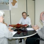 Secretário discute projeto para melhorar a qualidade de ensino para o deficiente auditivo - Fotos: Juarez Silveira/Seed