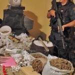 Polícia Militar prende acusado de aliciar adolescente para o tráfico - Coronel Maurício Iunes / Foto: Allan de Carvalho/SSP