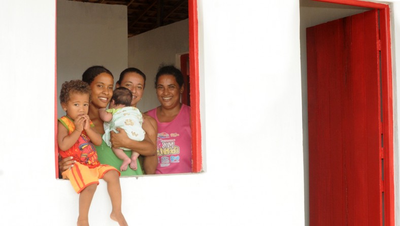 Governo beneficia famílias com novas moradias em Estância